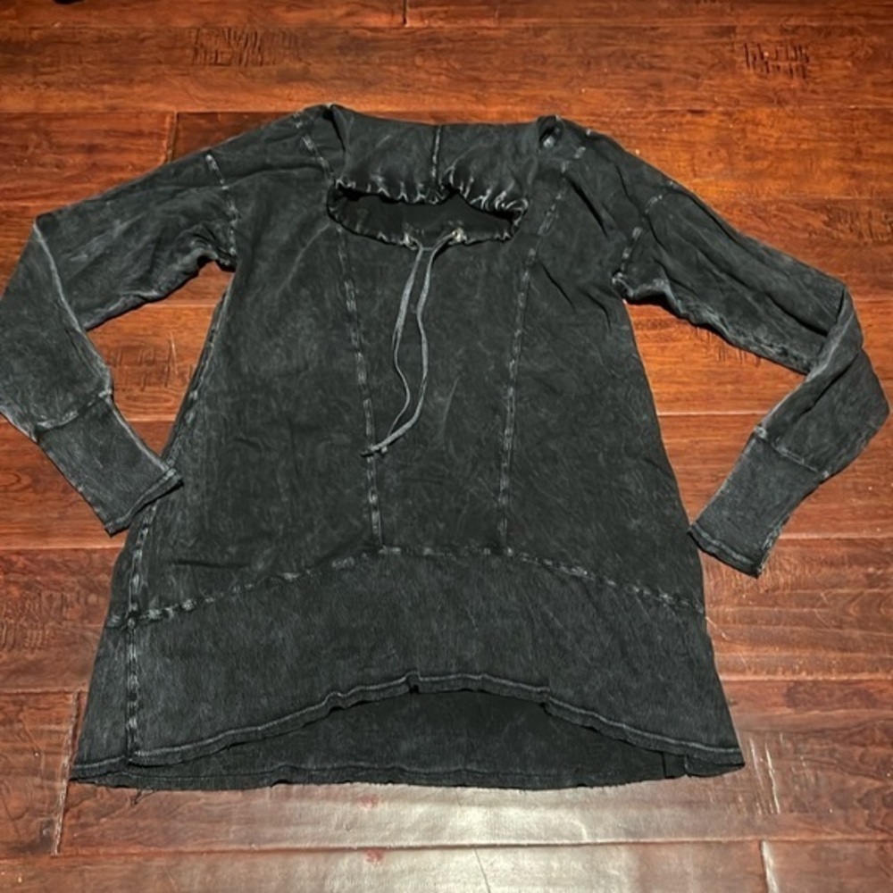 Barbra Lesser black acid Wash long sleeve top, scrunch ribbed turtle neck small